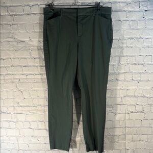 Old Navy High-Rise Pixie Pants in Forest Green